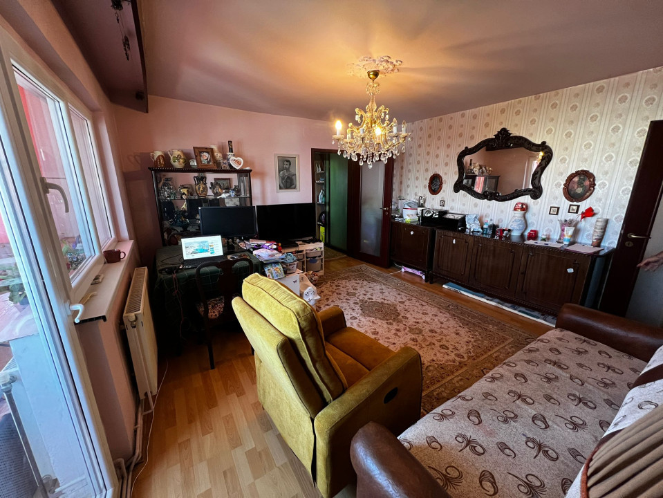 Apartament 3 camere, semidecomandat, 64mp utili, zona Dambovita