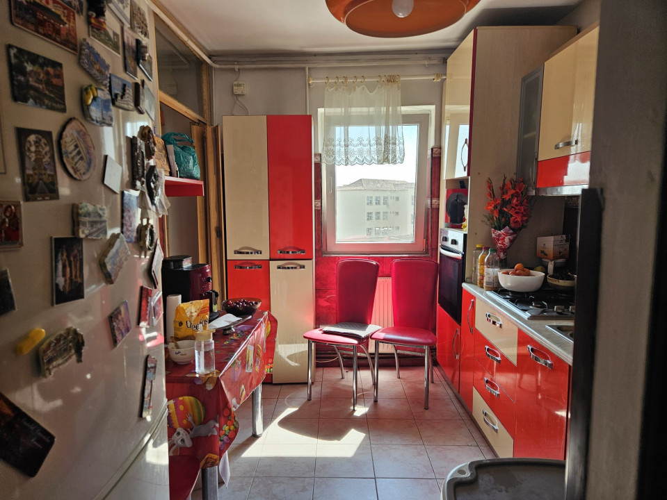 Apartament 3 camere, semidecomandat, 64mp utili, zona Dambovita