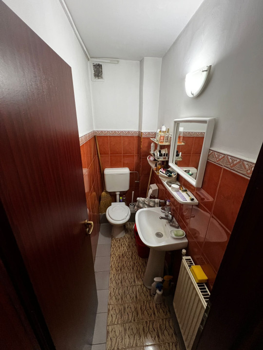 Apartament 3 camere, semidecomandat, 64mp utili, zona Dambovita
