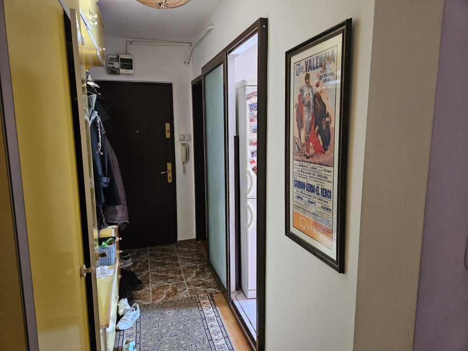 Apartament 3 camere, semidecomandat, 64mp utili, zona Dambovita