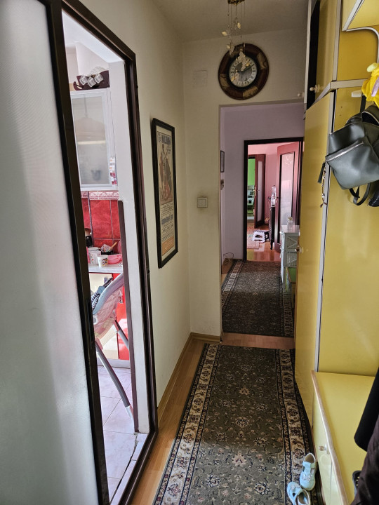 Apartament 3 camere, semidecomandat, 64mp utili, zona Dambovita