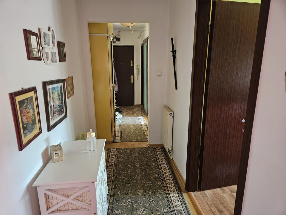 Apartament 3 camere, semidecomandat, 64mp utili, zona Dambovita