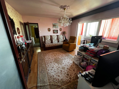 Apartament 3 camere, semidecomandat, 64mp utili, zona Dambovita