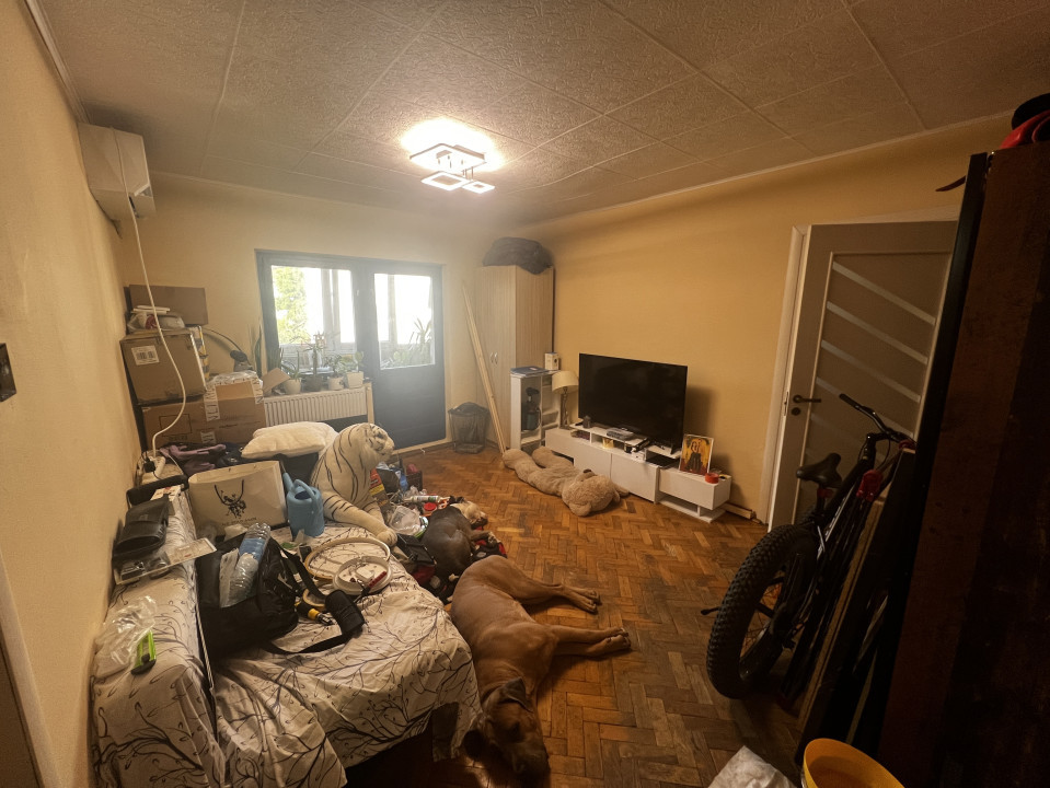 Apartament 2 camere, etaj 3, semi-decomandat - zona Dambovita