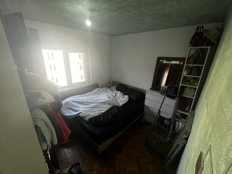 Apartament 2 camere, etaj 3, semi-decomandat - zona Dambovita