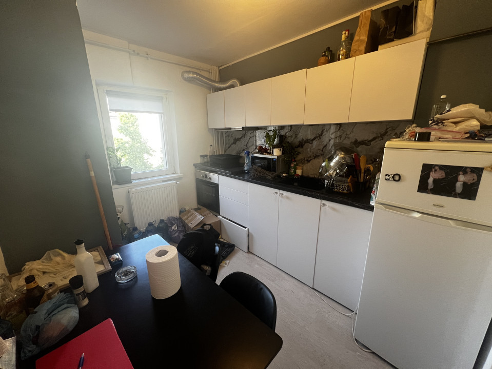 Apartament 2 camere, etaj 3, semi-decomandat - zona Dambovita