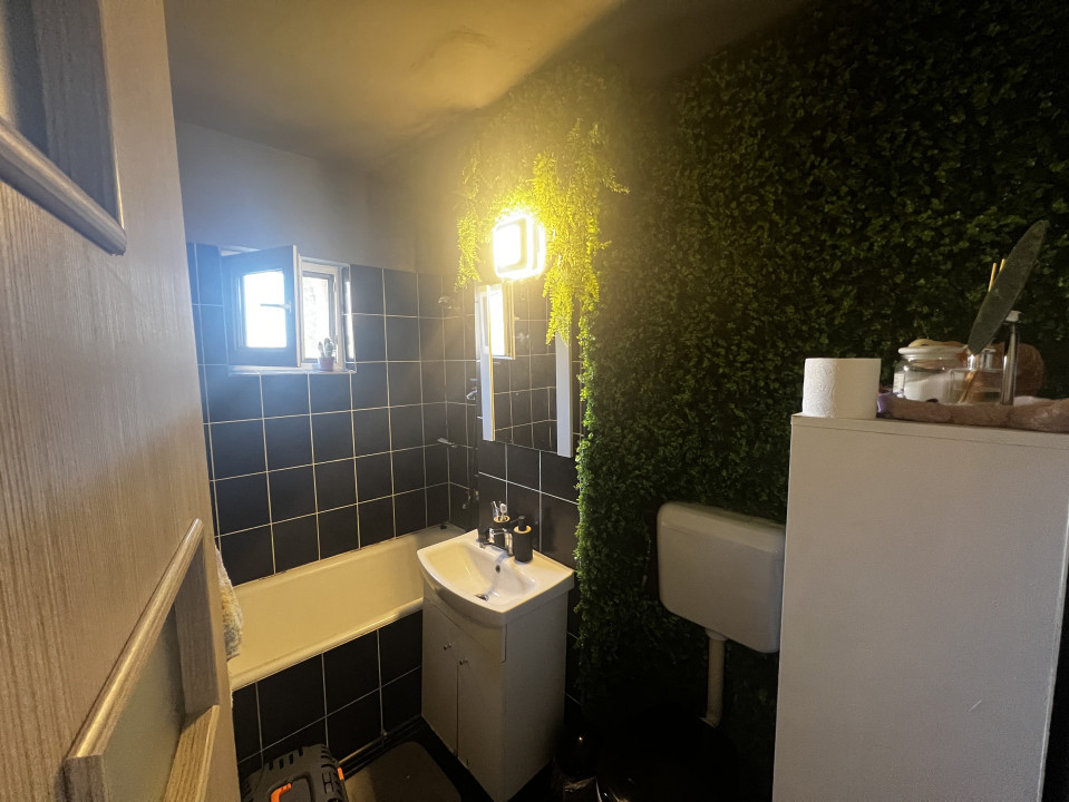 Apartament 2 camere, etaj 3, semi-decomandat - zona Dambovita