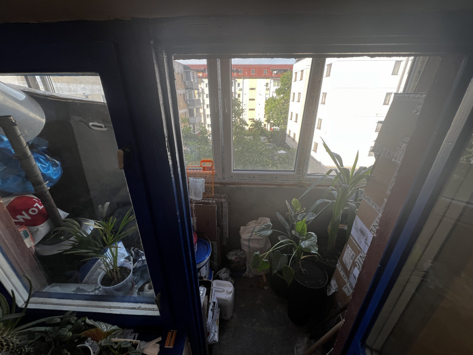Apartament 2 camere, etaj 3, semi-decomandat - zona Dambovita