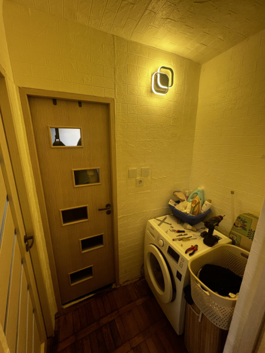 Apartament 2 camere, etaj 3, semi-decomandat - zona Dambovita