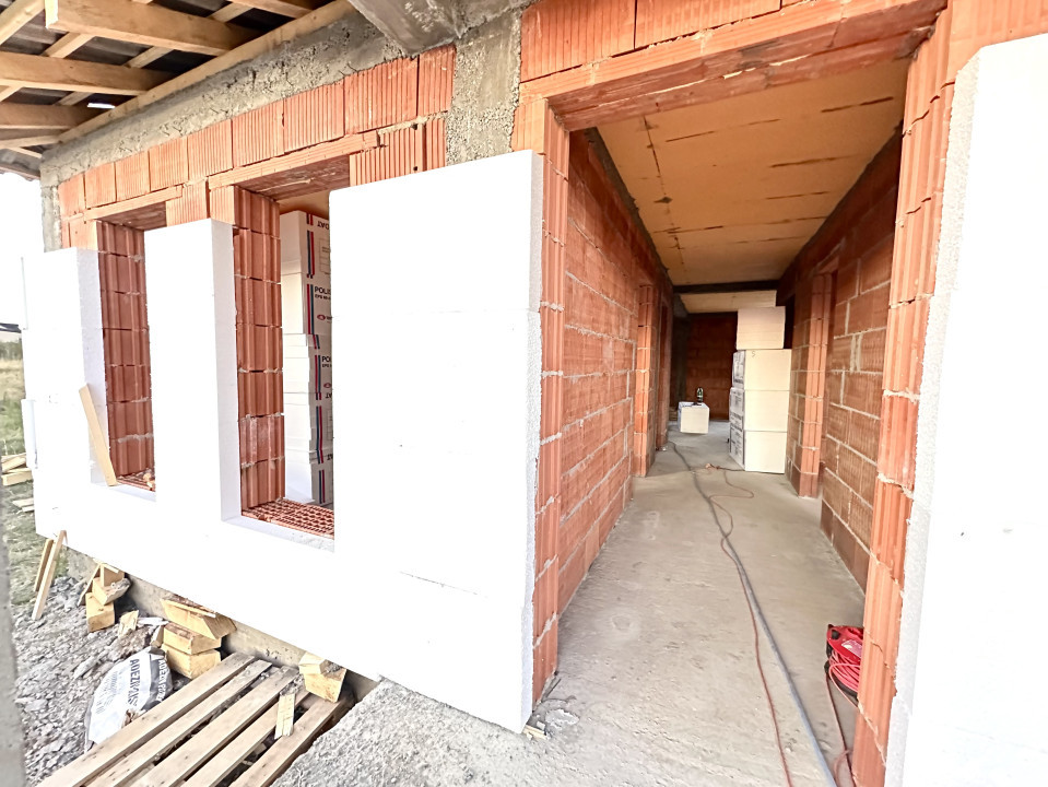 Duplex pe parter, 3 camere, 80 mp utili, 325 mp teren - Sanandrei