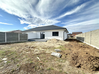 Duplex premium cu 3 camere, 80 mp utili, 325 mp teren - Sanandrei