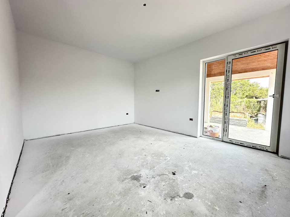 Duplex 3 camere, perete dublu, 77 mp utili, pozitie excelenta- Sanandrei 
