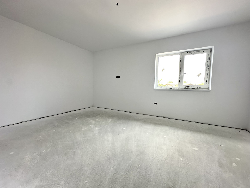 Duplex 3 camere, perete dublu, 77 mp utili, pozitie excelenta- Sanandrei 