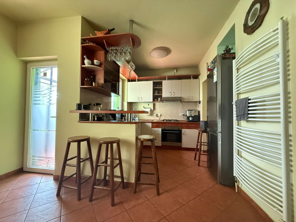 Casa individuala, spatioasa, 6 camere, 147 mp utili - zona Fratelia