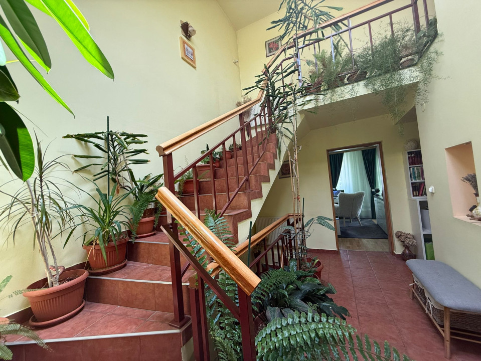 Casa individuala, spatioasa, 6 camere, 147 mp utili - zona Fratelia