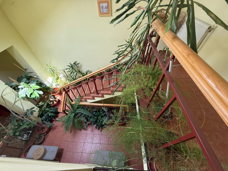 Casa individuala, spatioasa, cu 6 camere, 147 mp utili - zona Fratelia