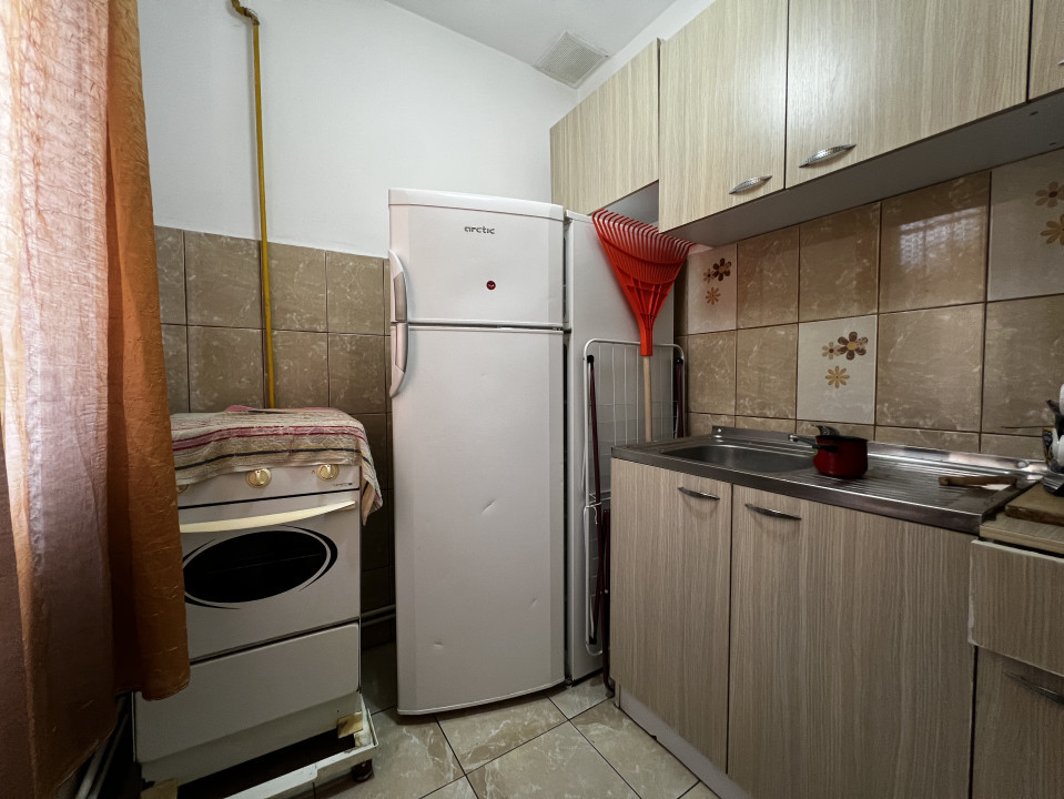 Apartament 2 camere, parter, semidecomandat, renovat in zona Sagului