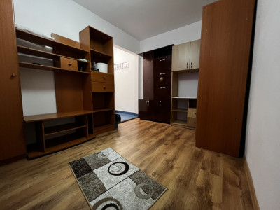 Apartament 2 camere, parter, semidecomandat, renovat in zona Sagului