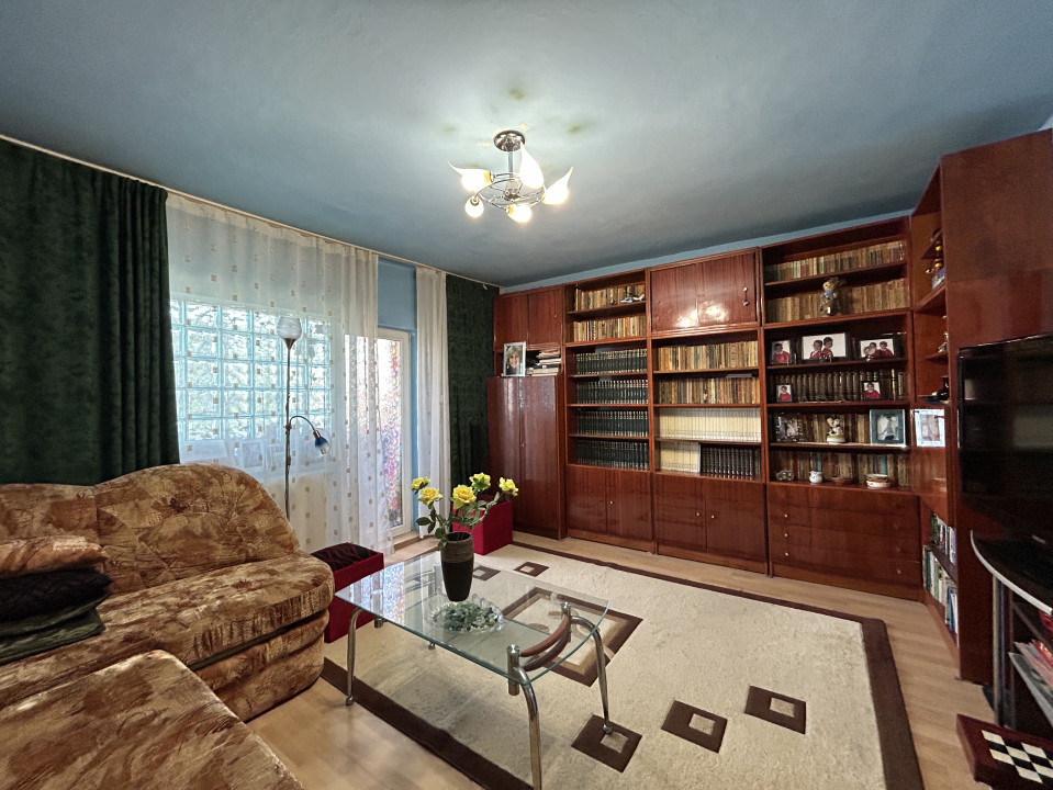 Apartament 3 camere, 2 balcoane, decomandat, 67mp utili, zona Soarelui