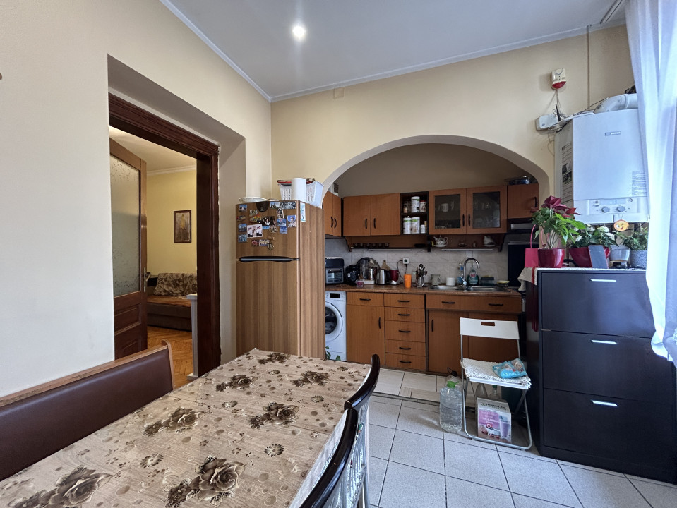 Apartament 3 camere, etajul 1, 65mp utili, zona Balcescu 