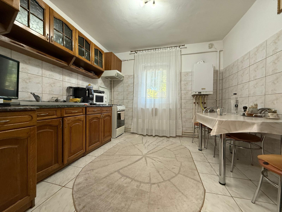 OCAZIE Apartament 2 camere, semidecomandat, parter, 60 mp - Calea Buziasului