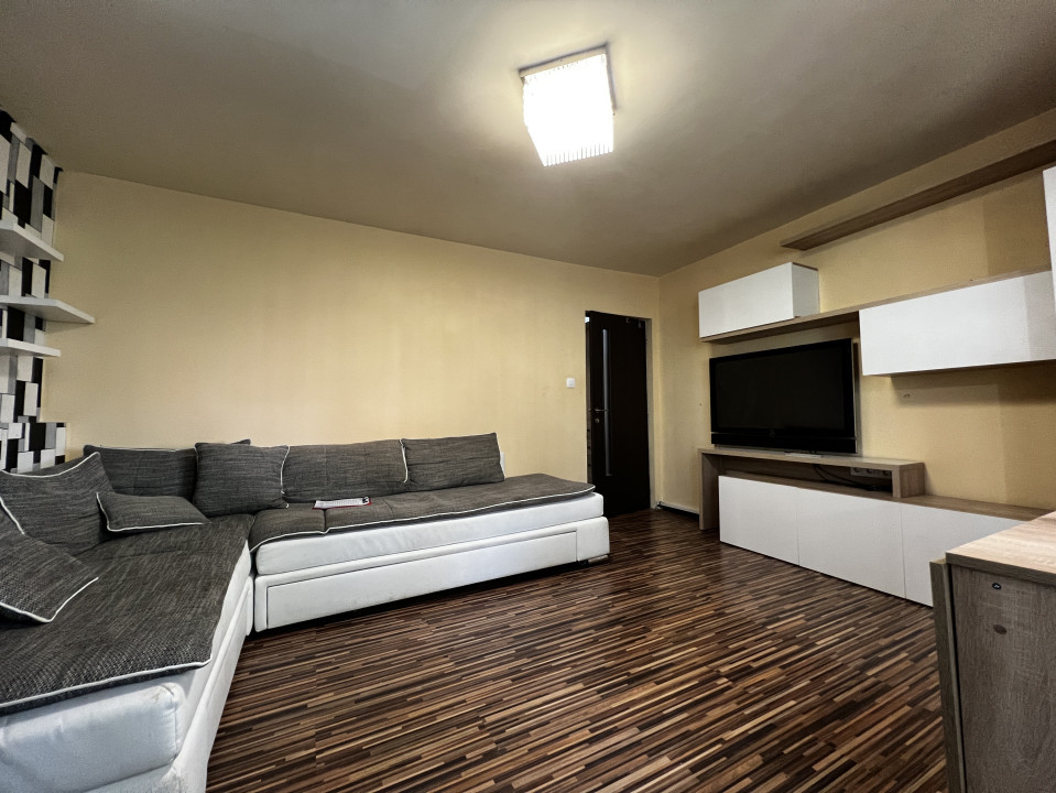 Apartament 1 camera, decomandat, etaj 1, zona Girocului