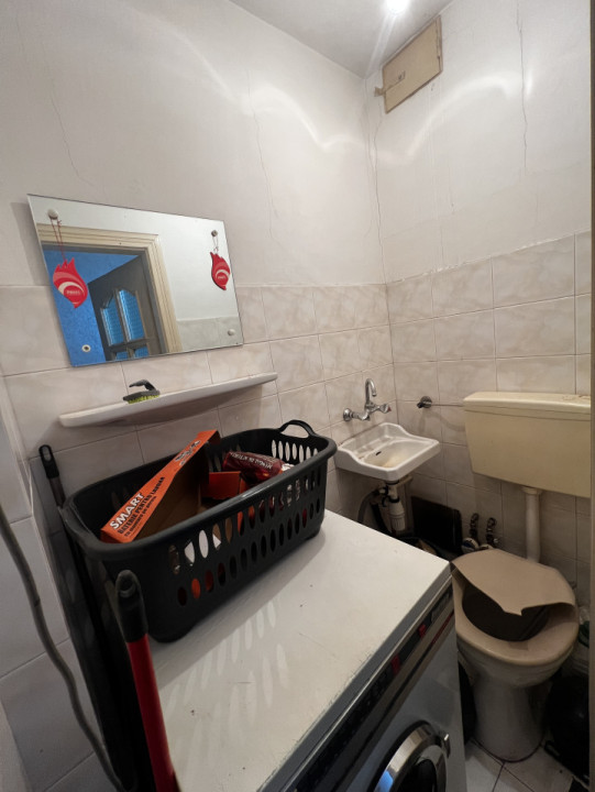 Apartament 3 camere, decomandat, etaj 3, zona Sagului