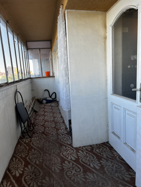 Apartament 3 camere, decomandat, etaj 3, zona Sagului