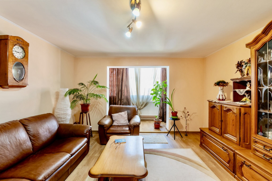 Apartament 3 camere, decomandat, complet mobilat si utilat, zona Dambovita