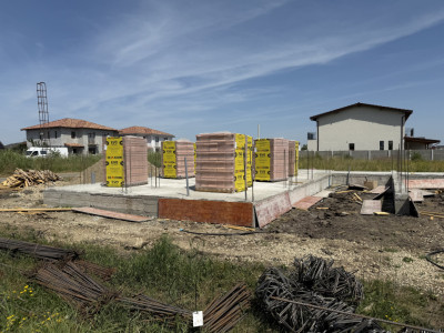 Duplex, 4 camere, 115mp utili, 350 mp teren, garaj -  Mosnita Noua