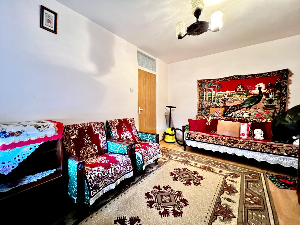 Apartament 2 camere, parter, semidecomandat, 53mp utili+balcon, zona Girocului