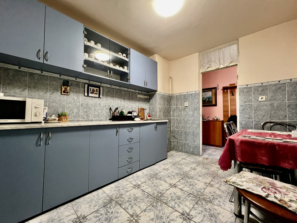 Apartament 2 camere, parter, semidecomandat, 53mp utili+balcon, zona Girocului