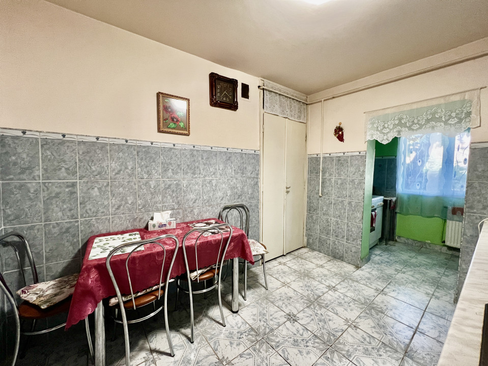 Apartament 2 camere, parter, semidecomandat, 53mp utili+balcon, zona Girocului