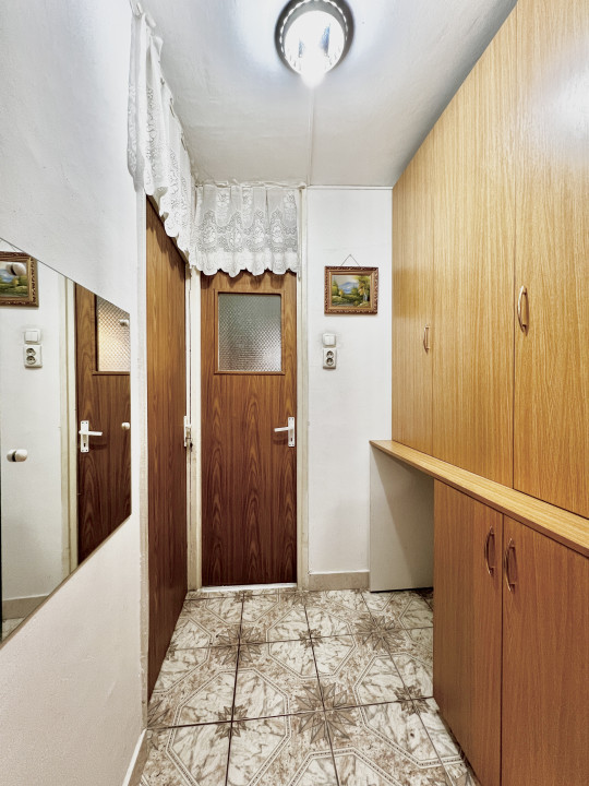Apartament 2 camere, parter, semidecomandat, 53mp utili+balcon, zona Girocului