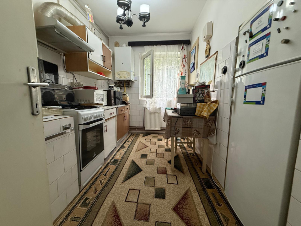 Apartament 3 camere, 65 mp, etaj 2, pozitie excelenta in zona Soarelui