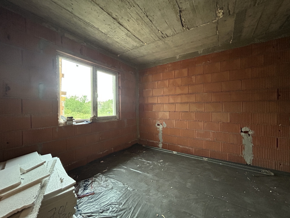 Casa individuală, 4 camere, 2 bai, 110 mp utili, 408mp teren in Utvin 