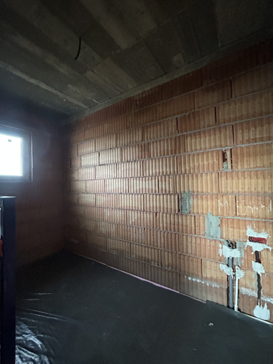 Casa individuală, 4 camere, 2 bai, 110 mp utili, 408mp teren in Utvin 