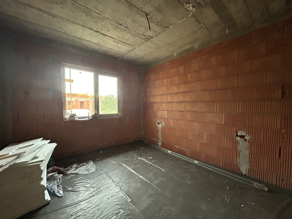 Casa individuală, 4 camere, 2 bai, 110 mp utili, 408mp teren in Utvin 