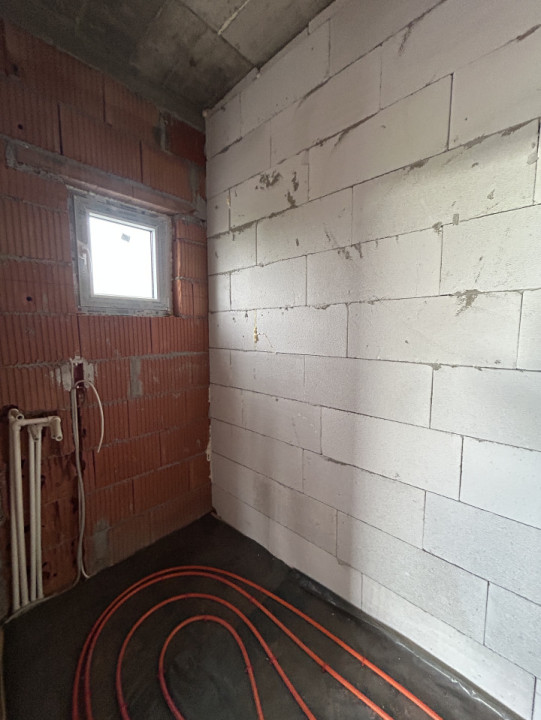 Casa individuală, 4 camere, 2 bai, 110 mp utili, 408mp teren in Utvin 