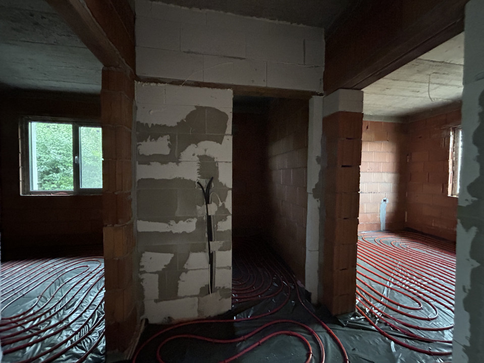 Casa individuală, 4 camere, 2 bai, 110 mp utili, 408mp teren in Utvin 