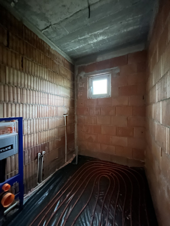 Casa individuală, 4 camere, 2 bai, 110 mp utili, 408mp teren in Utvin 