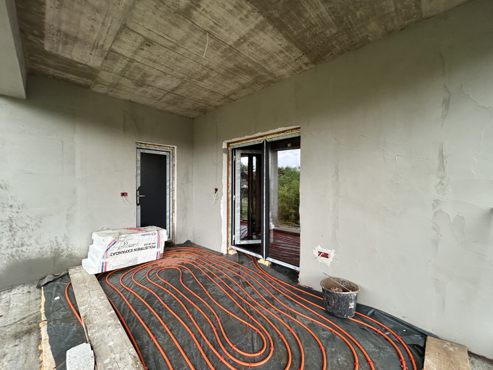 Casa individuală, 4 camere, 2 bai, 110 mp utili, 408mp teren in Utvin 