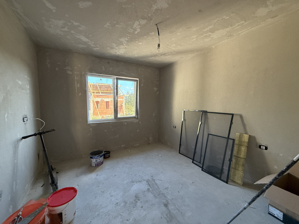 Casa individuală, 4 camere, 2 bai, 110 mp utili, 408mp teren in Utvin 