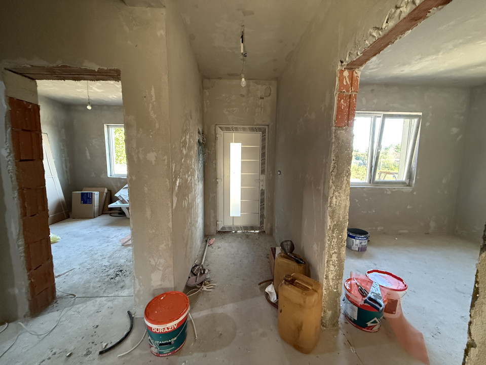 Casa individuală, 4 camere, 2 bai, 110 mp utili, 408mp teren in Utvin 