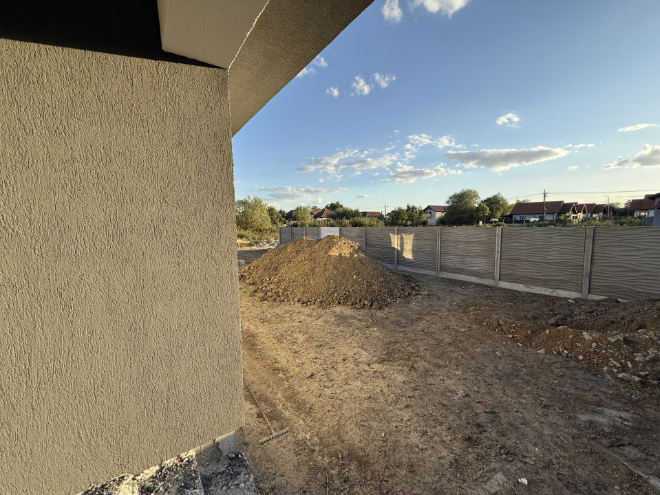 Casa individuală, 4 camere, 2 bai, 110 mp utili, 408mp teren in Utvin 