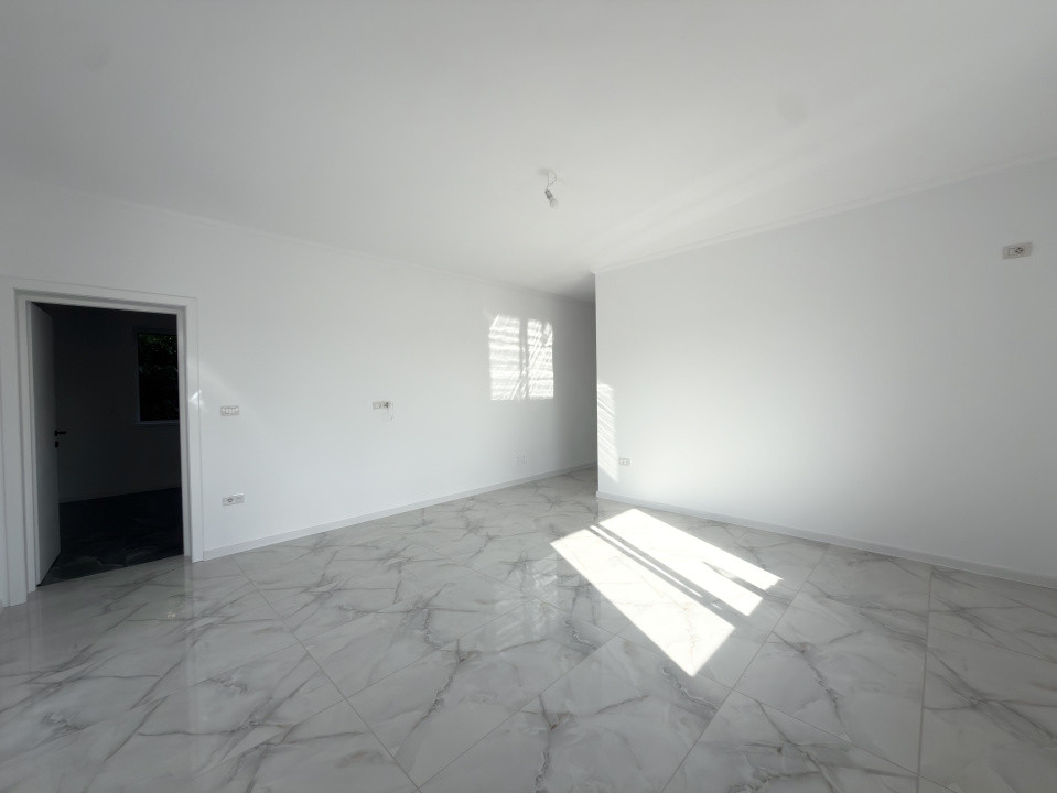 Casa individuală, 4 camere, 408mp teren, 110 mp utili - Utvin 