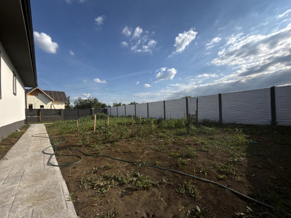 Casa individuală, 4 camere, 408mp teren, 110 mp utili - Utvin 