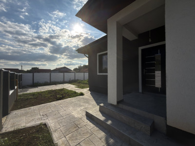 Casa individuală, 4 camere, 408mp teren, 110 mp utili - Utvin 