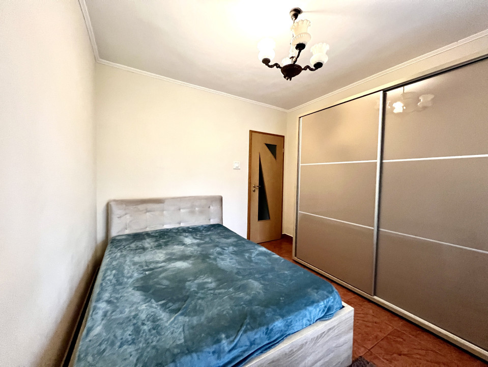 Apartament 3 camere, 70 mp utili, semidecomandat, parter, zona Spitalul Judetean