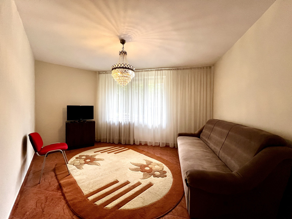 Apartament 3 camere, 70 mp utili, semidecomandat, parter, zona Spitalul Judetean
